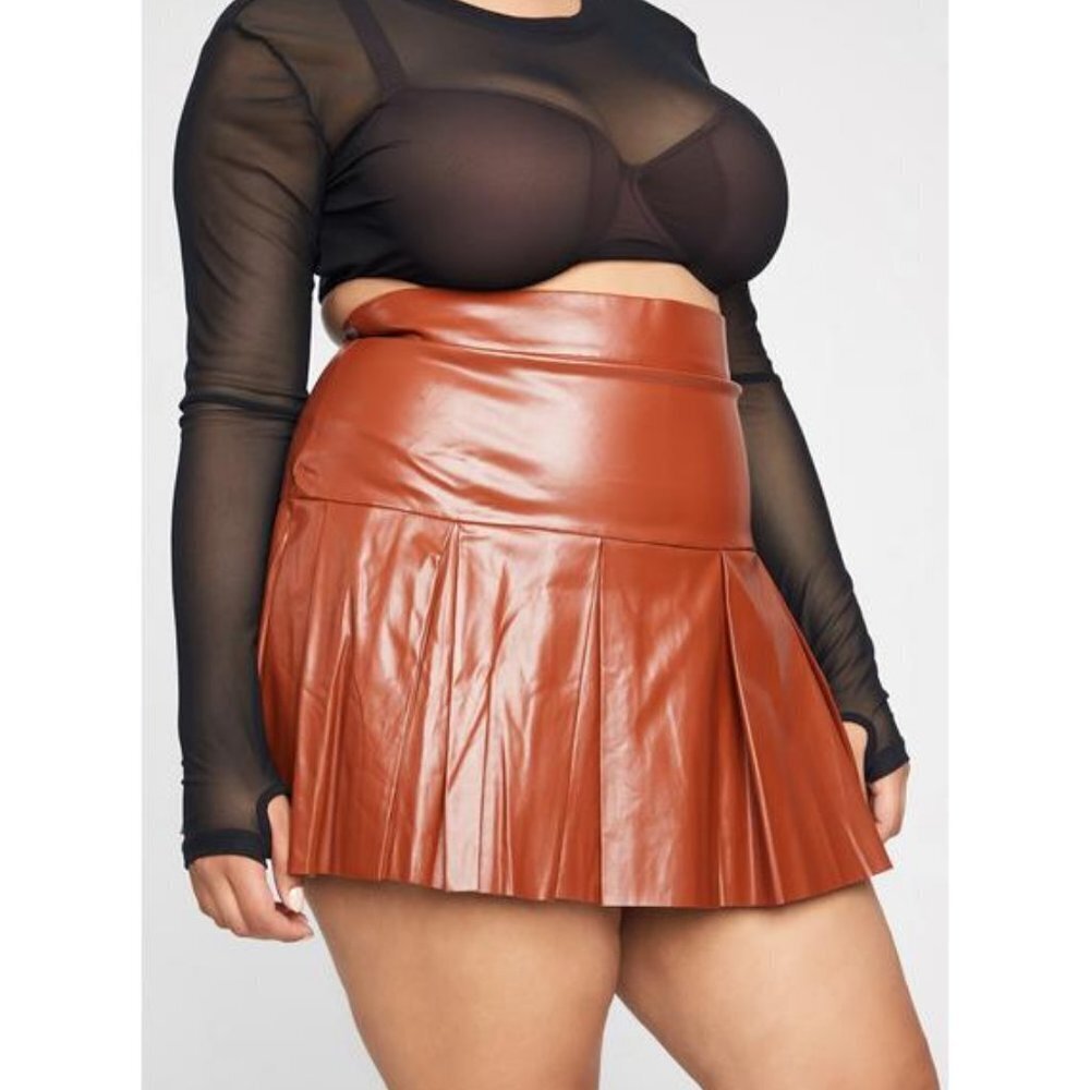 MOCHA WILD  THRILLS PLEATED SKIRT